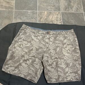 Vintage Original Weatherproof Vintage Tropical Leaf Print Flat Front Shorts